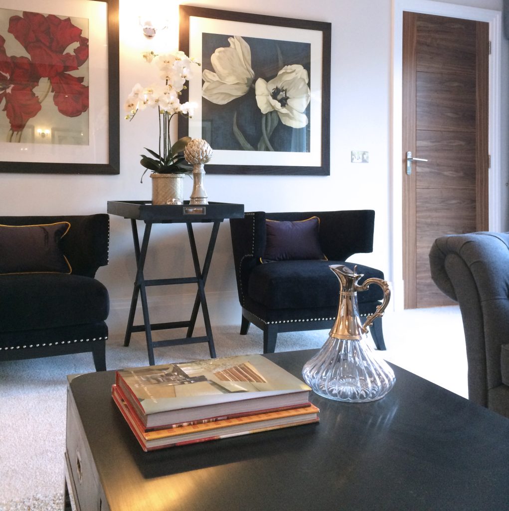 Drawing room with elegant black furniture and black furniture