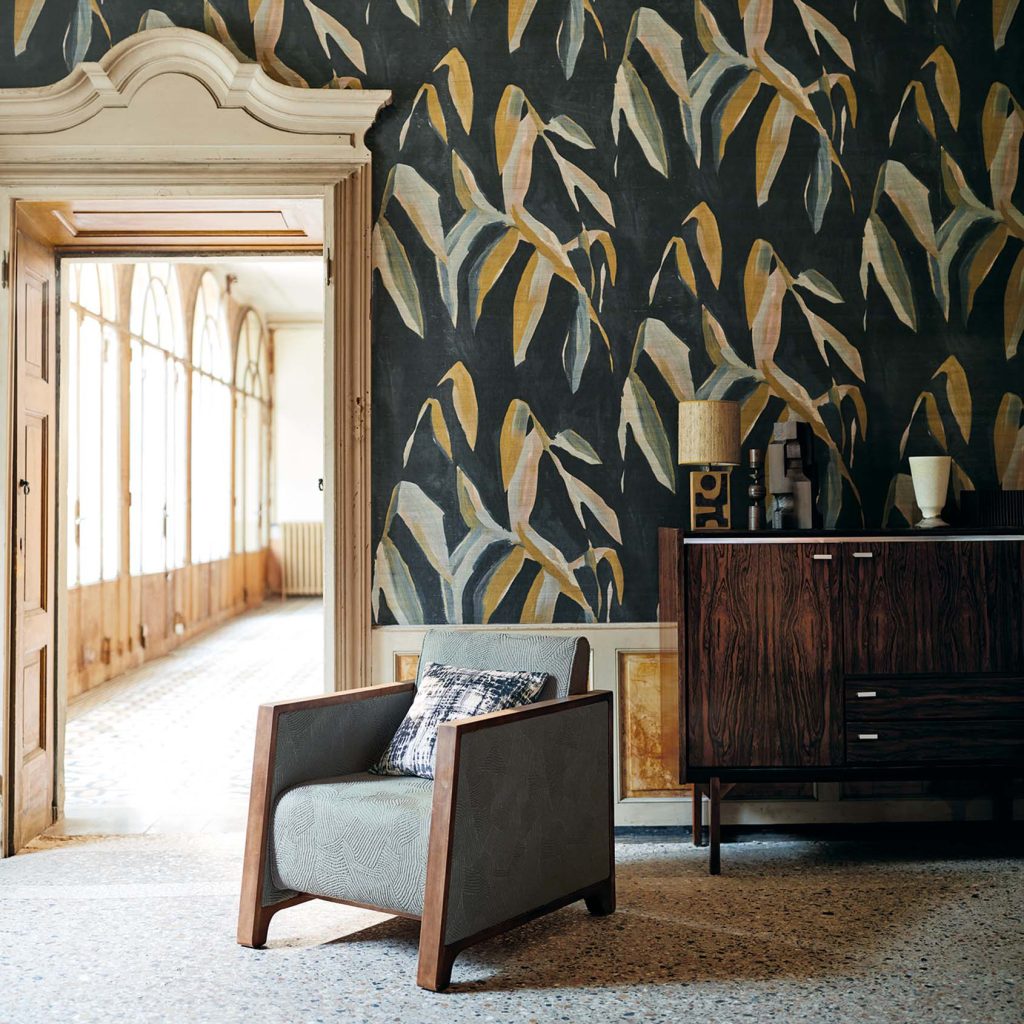 A grand room decorated in a patterned grasspaper wallcovering, made from sustainable natural materials