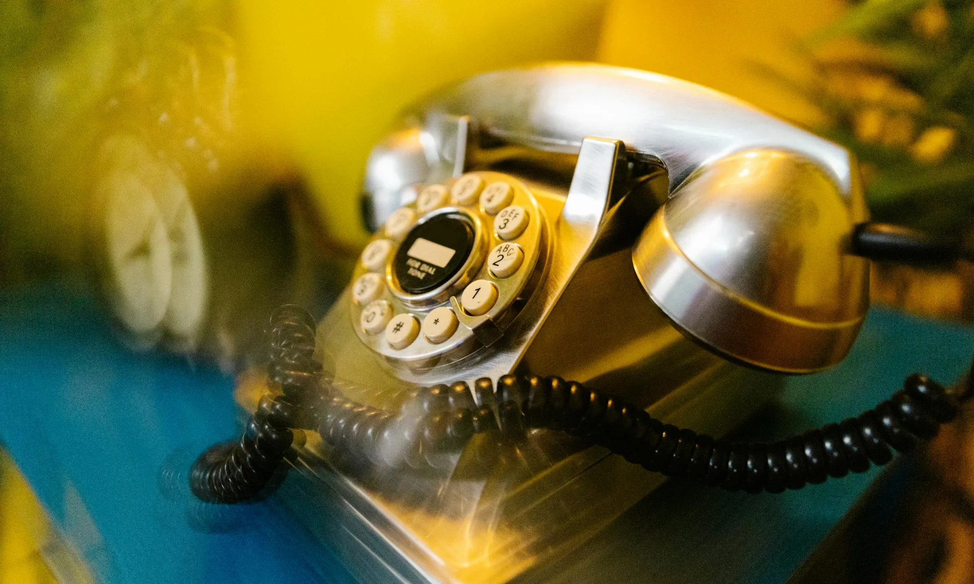 A photo of an old fashioned telephone